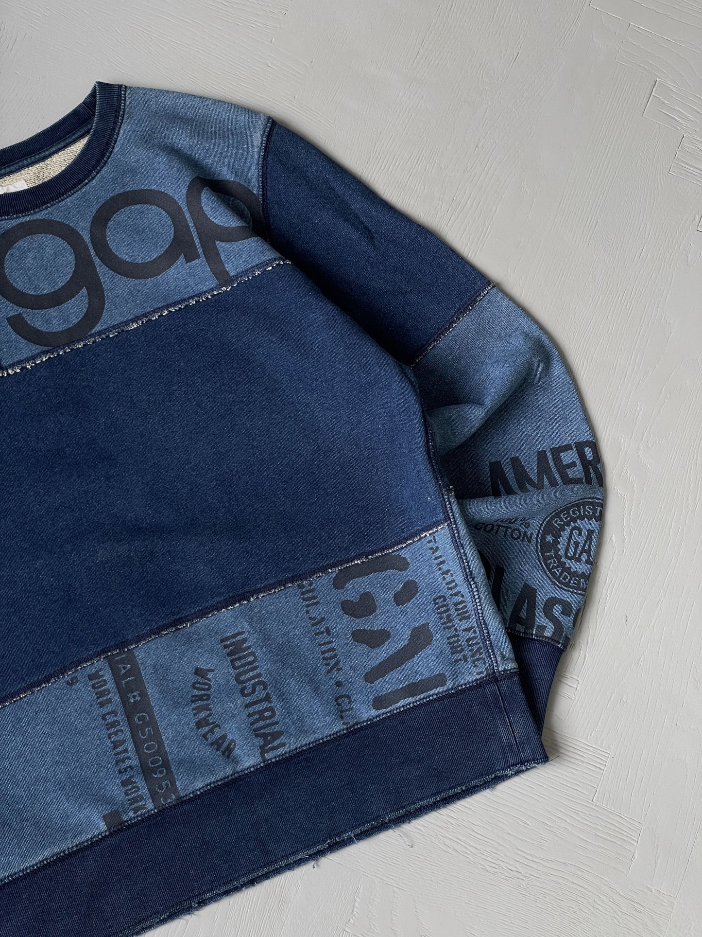 S The Gap Patchwork Crewneck Sweatshirt