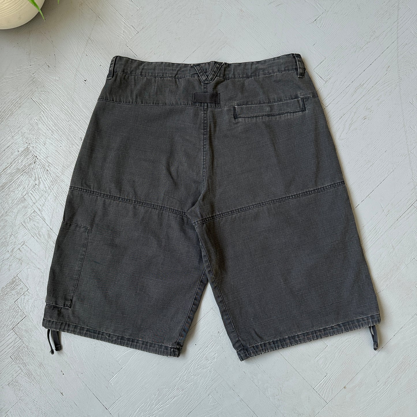 L Vintage Nike Cargo Shorts