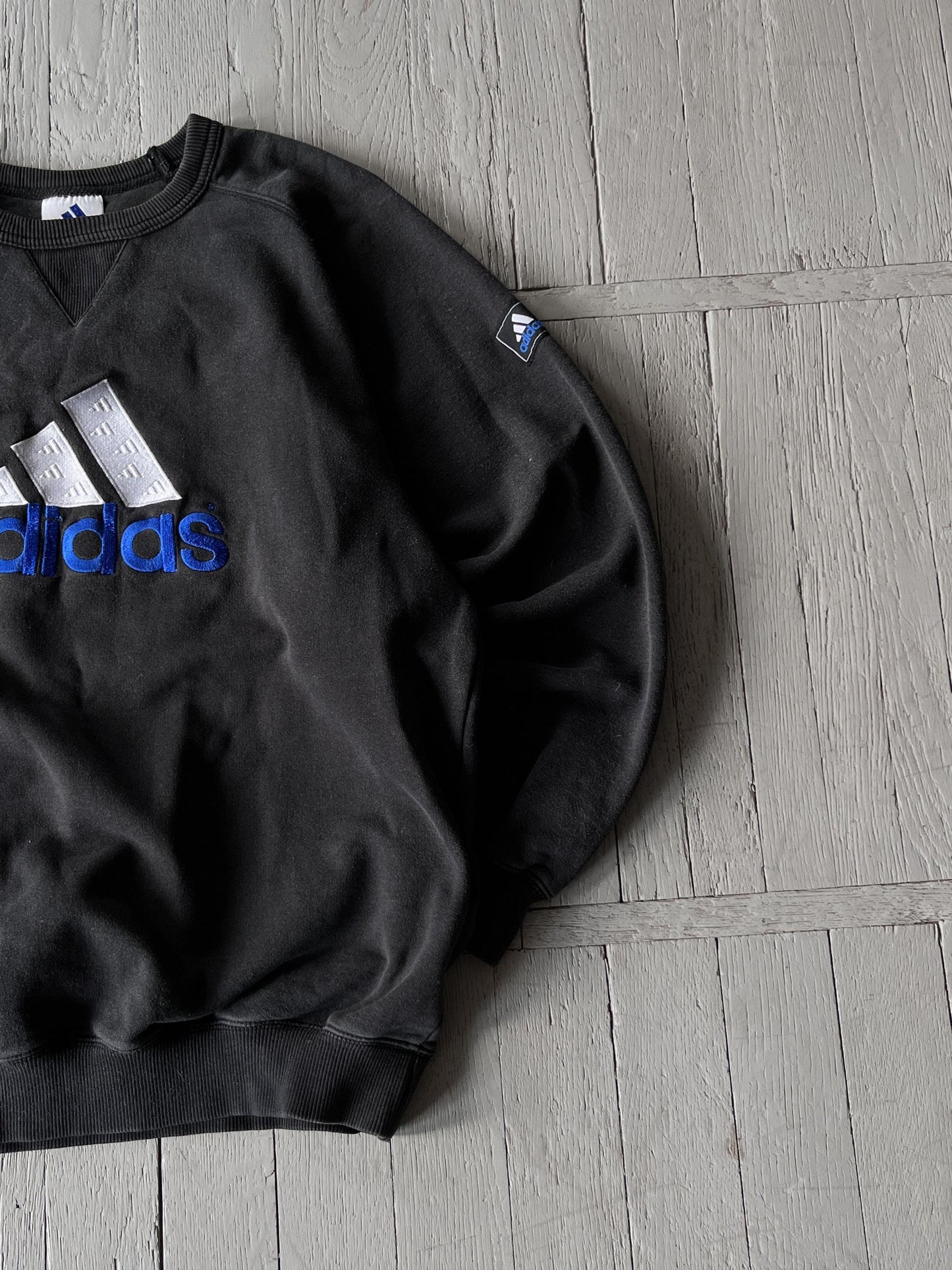 M Vintage Adidas Logo Crewneck Sweatshirt