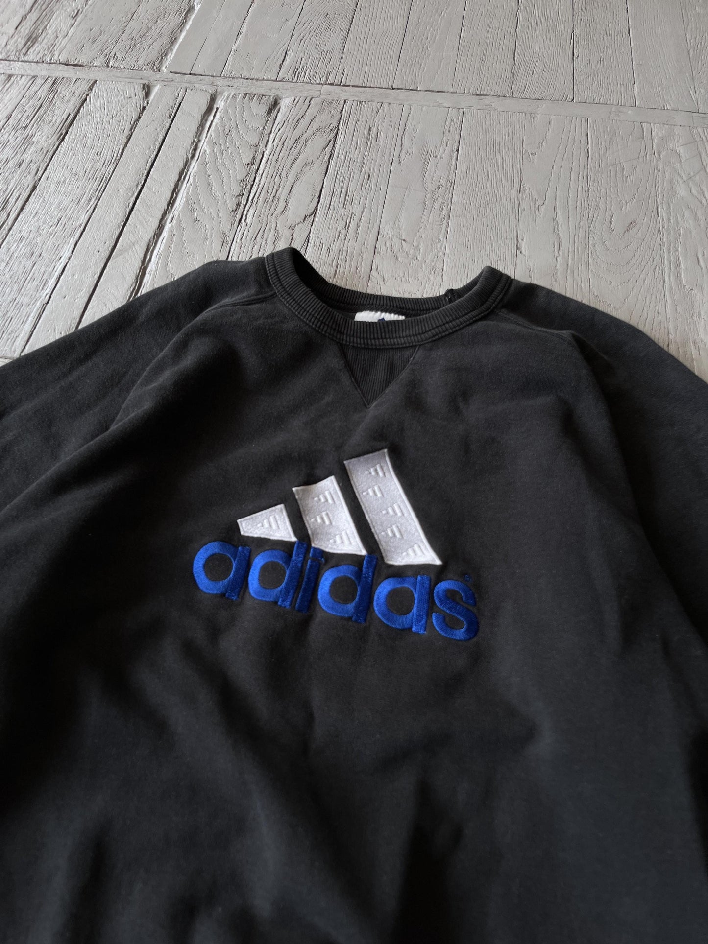 M Vintage Adidas Logo Crewneck Sweatshirt